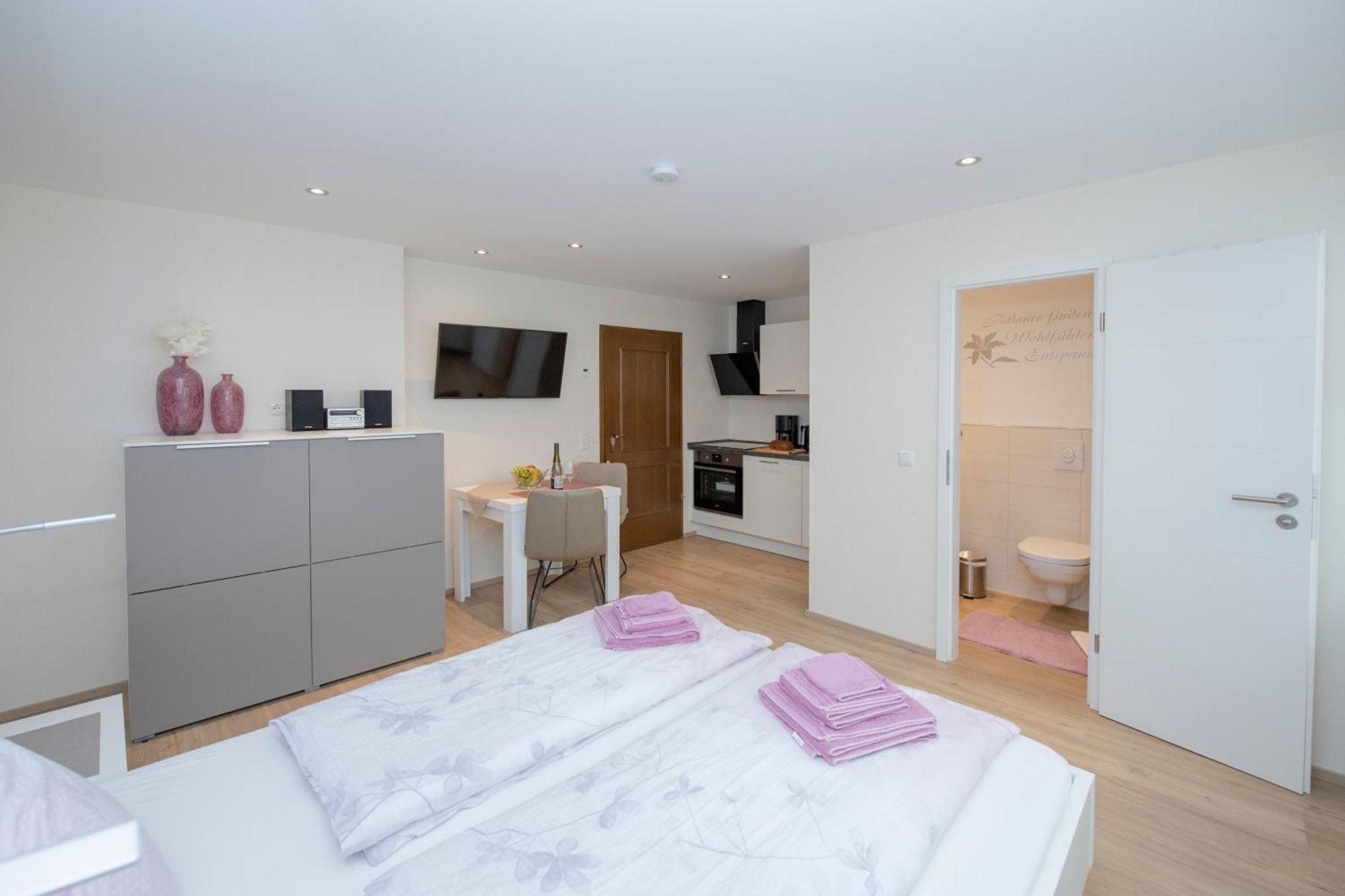 Studio Apartment Am Historischen Matthiasturm Neef Exterior foto